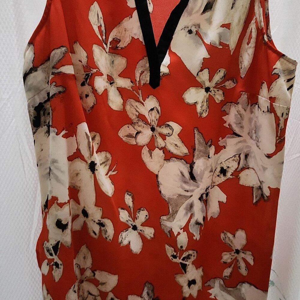 Red, white, beige, black size M floral top